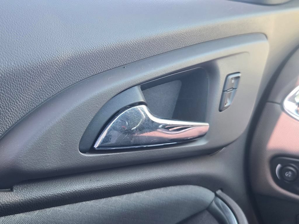 Used 2017 Chevrolet Malibu LT FWD image 20