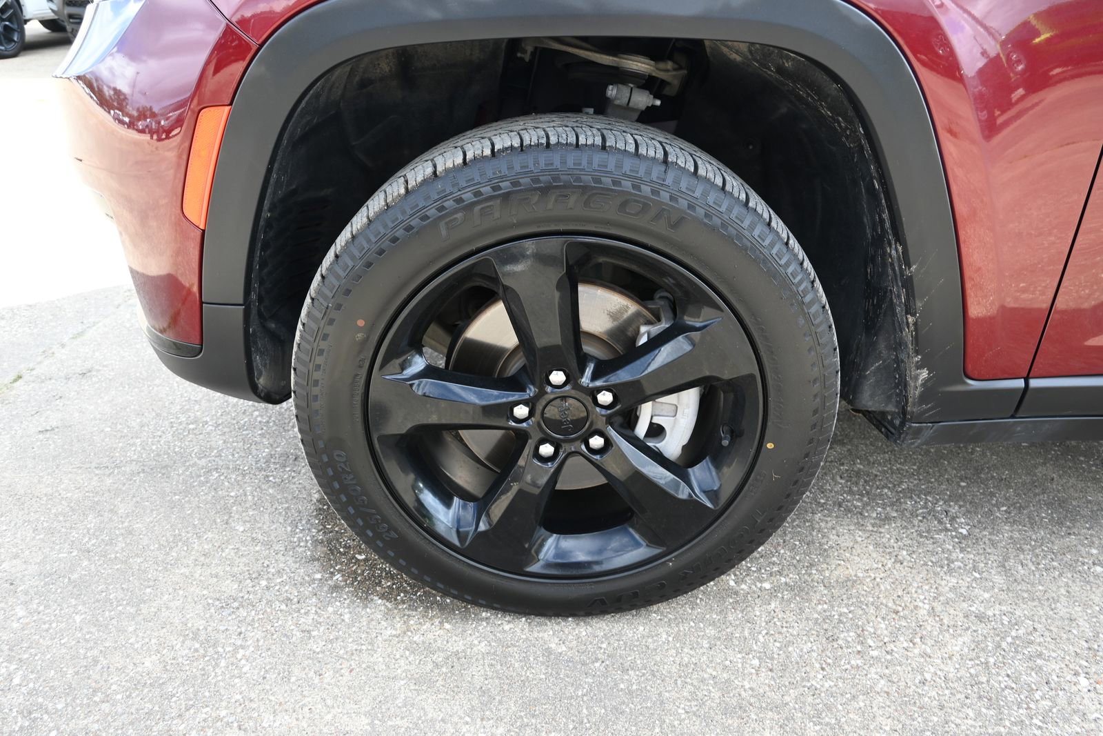 Used 2023 Jeep Grand Cherokee L Laredo image 2