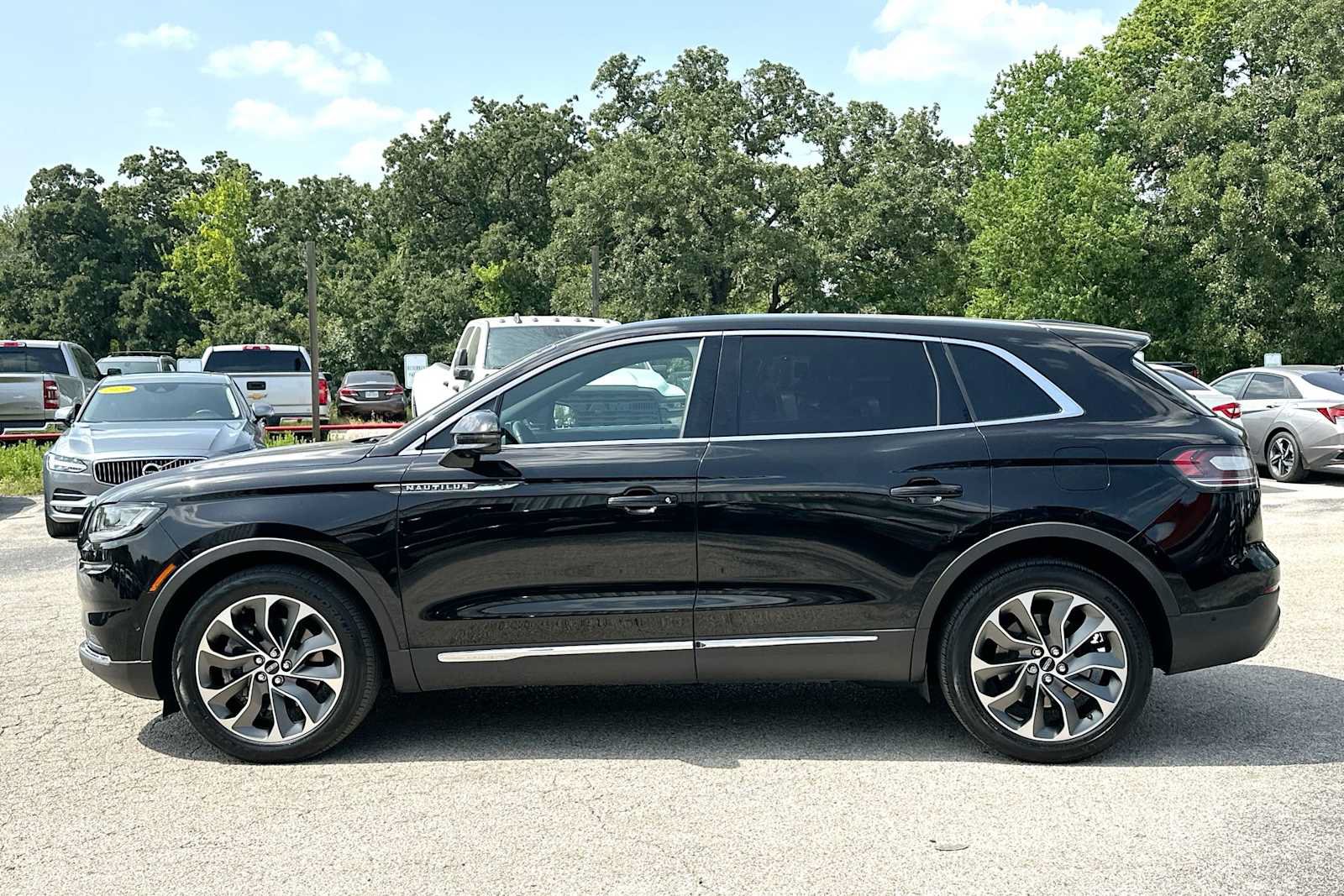 Used 2023 Lincoln Nautilus Reserve w/ Equipment Group 201A AWD/4WD image 12