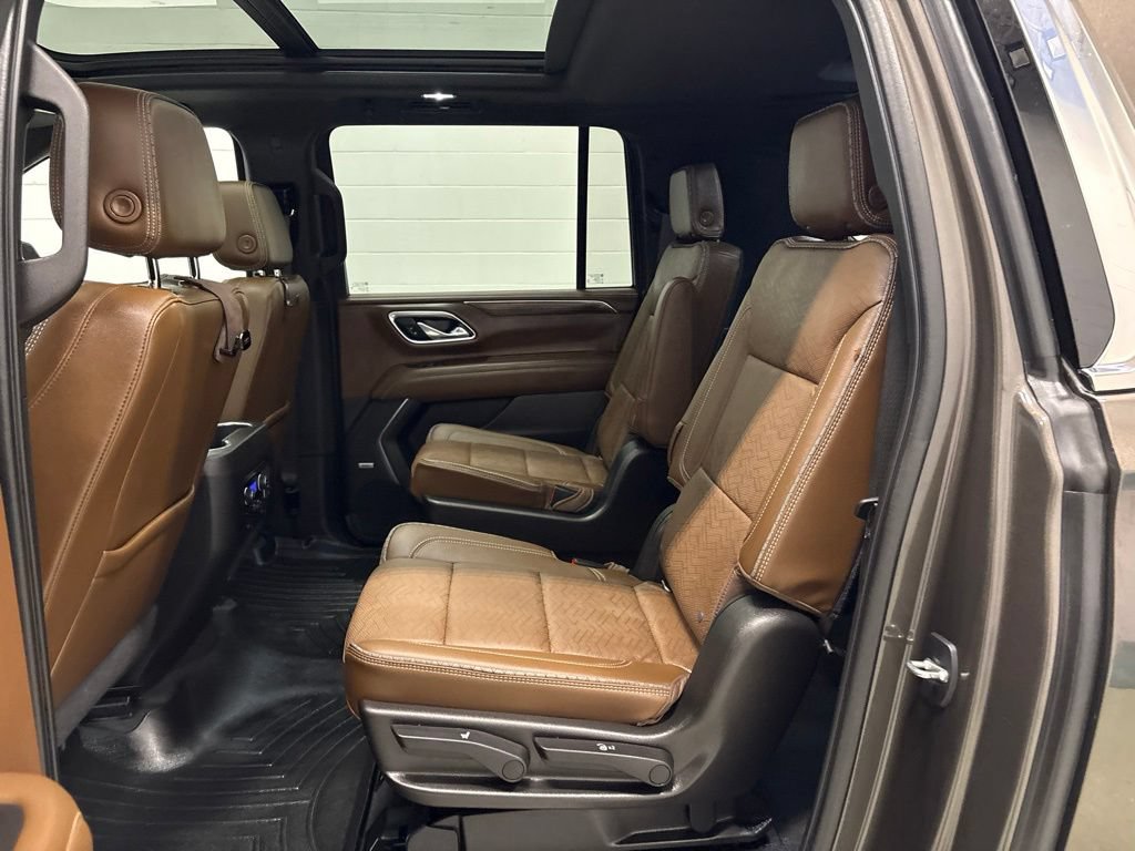 Used 2021 Chevrolet Suburban High Country w/ Premium Package AWD/4WD image 30