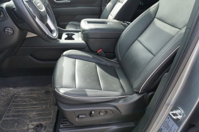 Used 2023 GMC Yukon SLT w/ SLT Premium Package image 18
