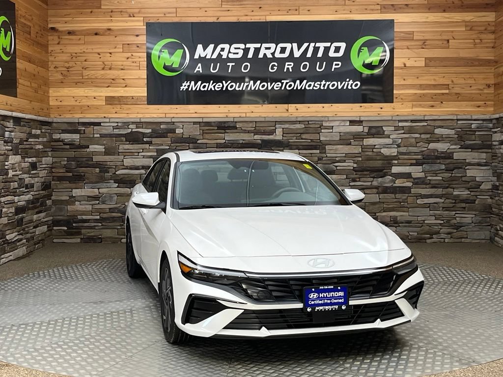Used 2025 Hyundai Elantra SEL FWD image 4