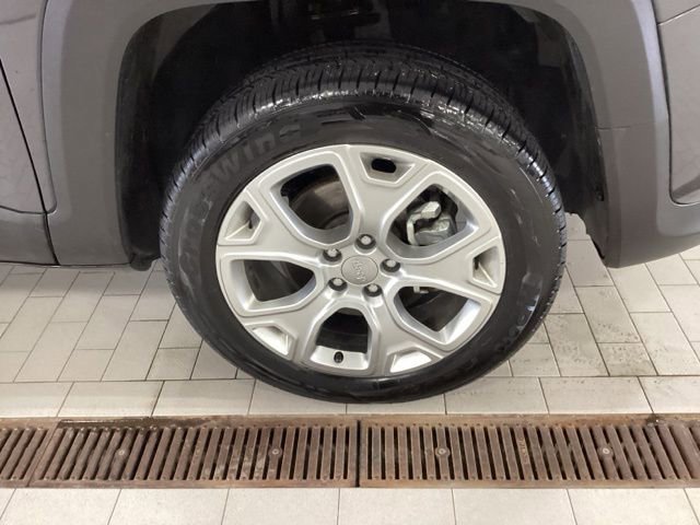 Used 2023 Jeep Renegade Limited image 25