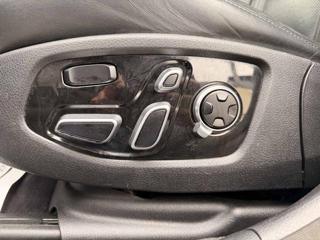 Used 2020 Kia K900 Luxury image 28