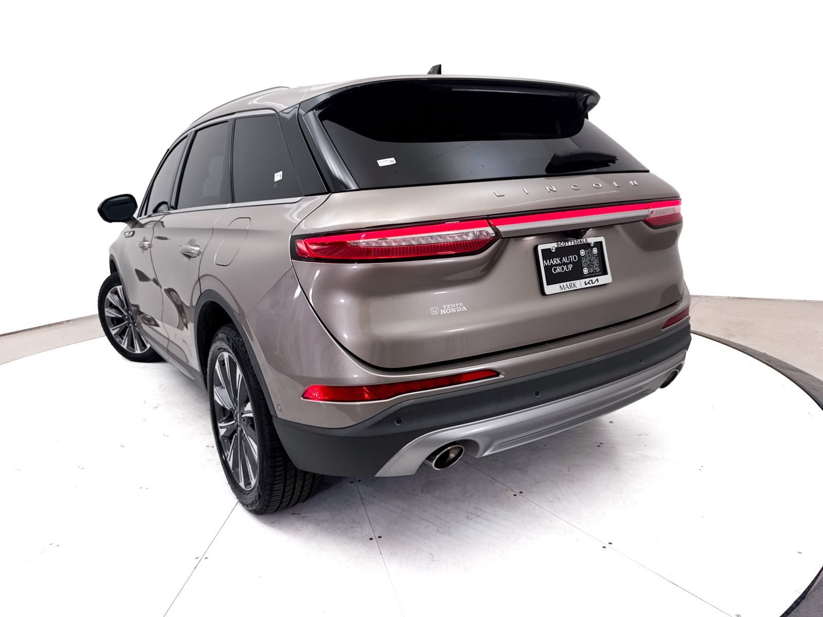 Used 2020 Lincoln Corsair Reserve FWD image 9