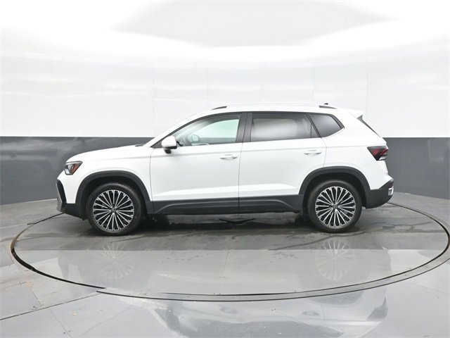 Certified 2025 Volkswagen Taos SE w/ Panoramic Sunroof Package image 4