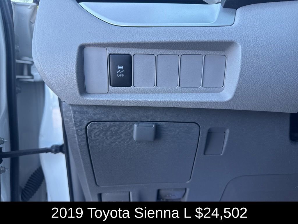 Used 2019 Toyota Sienna L FWD image 30