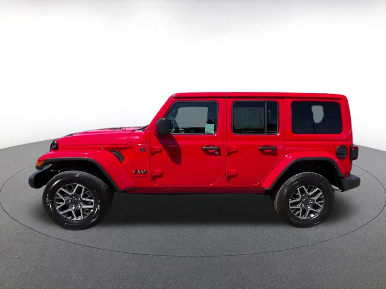 Used 2025 Jeep Wrangler Unlimited Sahara AWD/4WD image 9