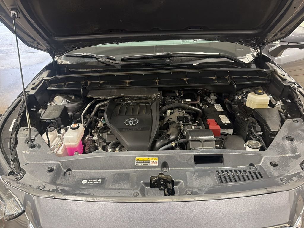 Used 2024 Toyota Highlander Platinum image 11