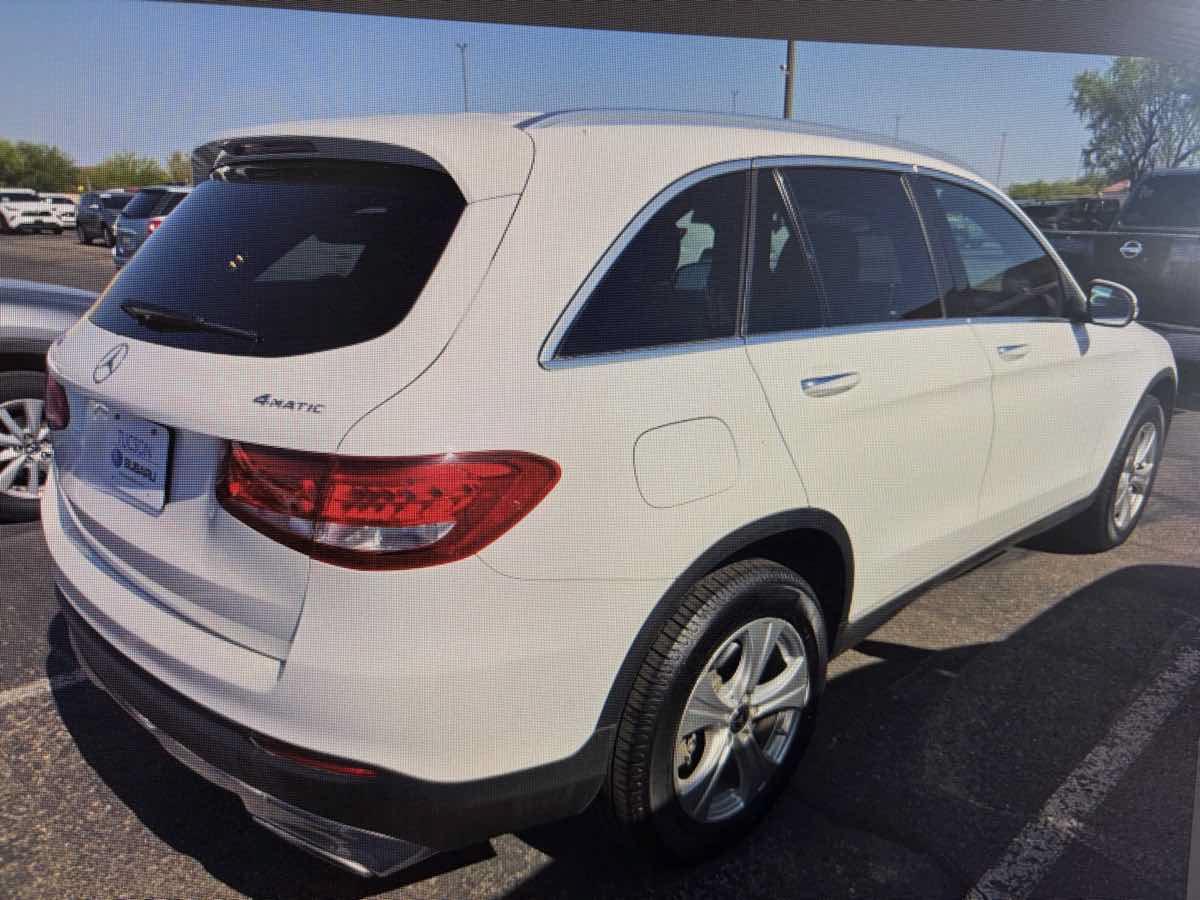 Used 2018 Mercedes-Benz GLC 300 4MATIC w/ Premium Package image 5