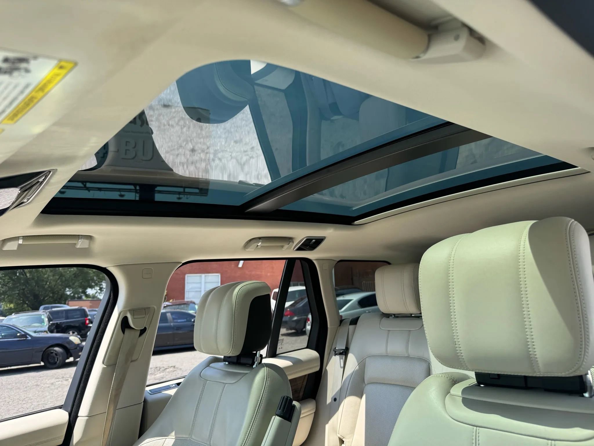 Used 2019 Land Rover Range Rover HSE image 26