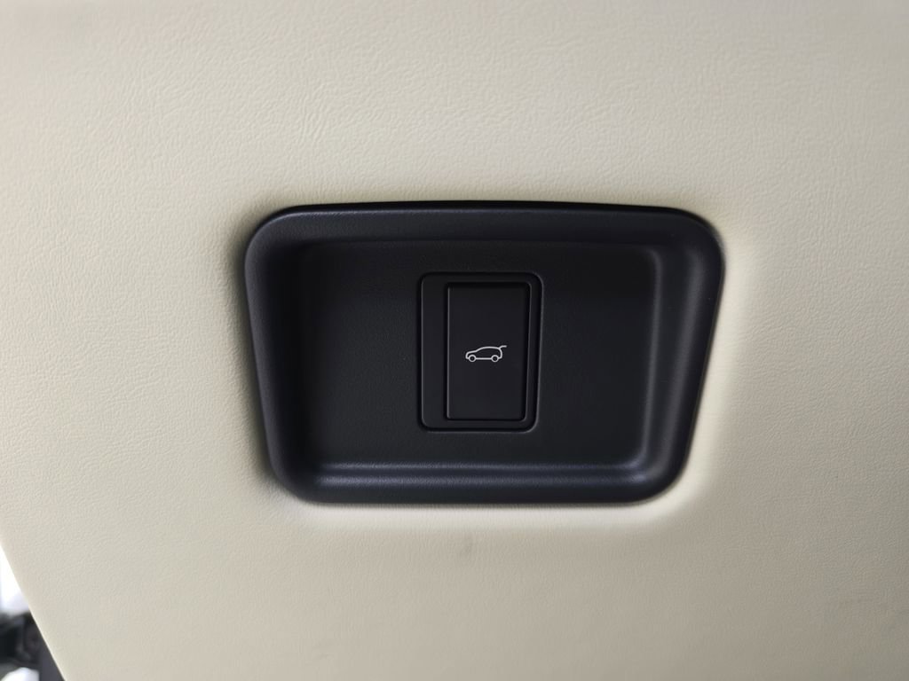 Certified 2025 Land Rover Range Rover SE AWD/4WD image 27