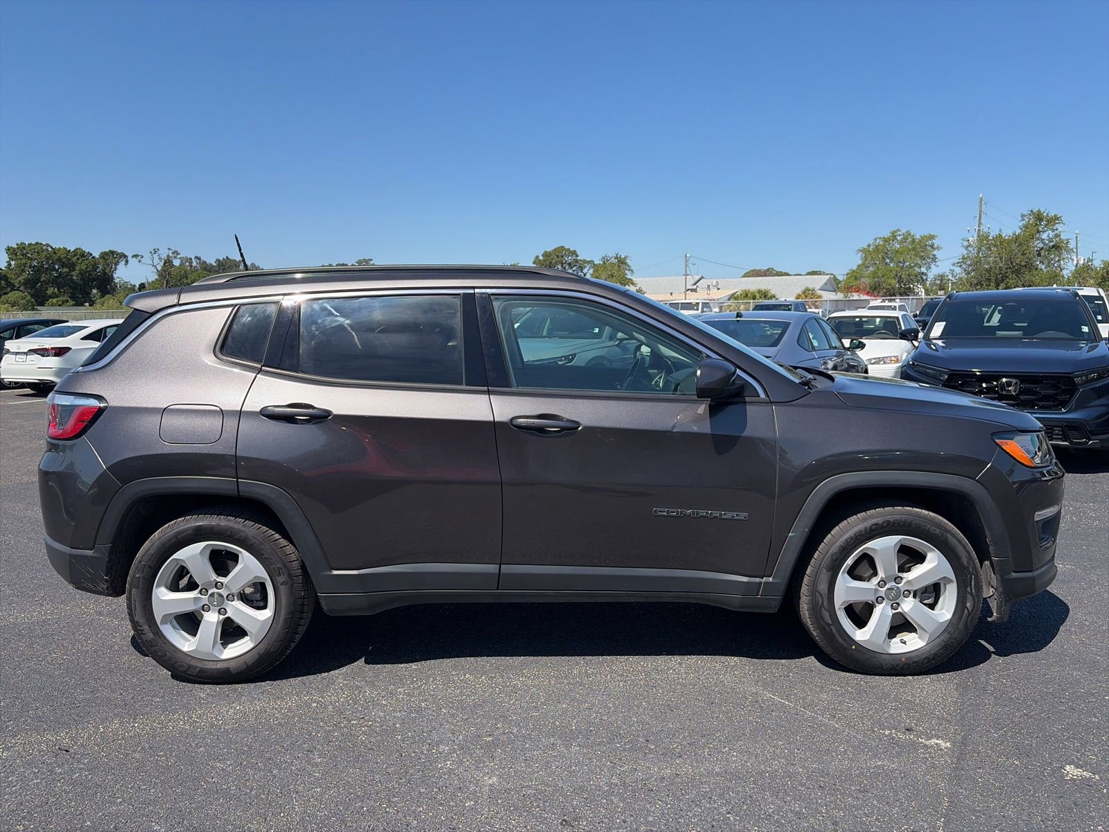 Used 2018 Jeep Compass Latitude FWD image 8
