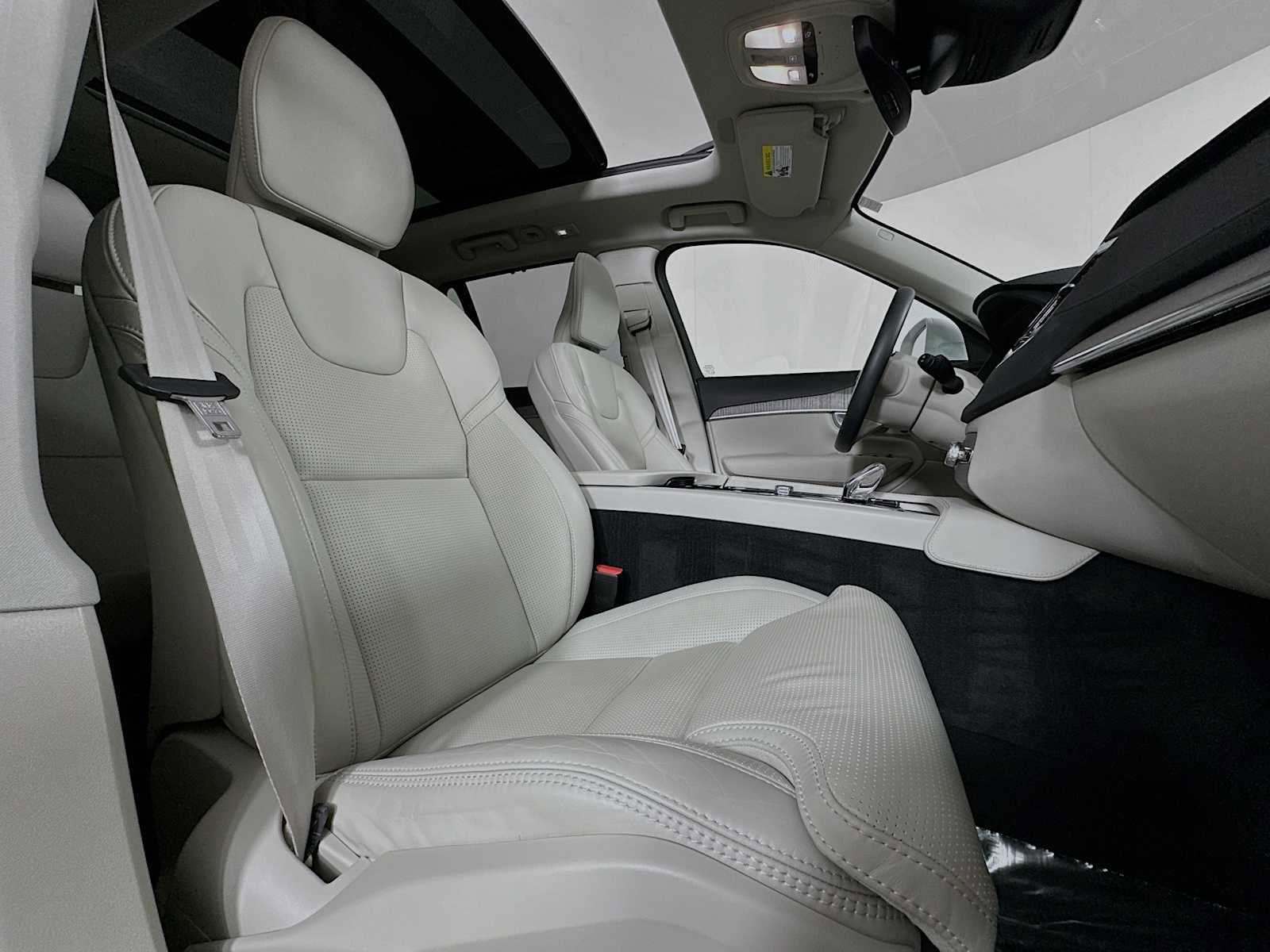 Certified 2024 Volvo XC90 B6 Ultimate image 28