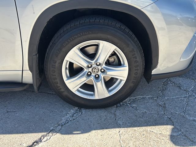 Used 2020 Toyota Highlander LE image 9