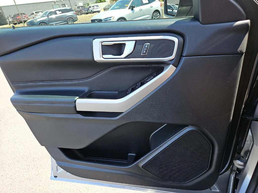 Used 2021 Ford Explorer XLT w/ Equipment Group 202A image 14