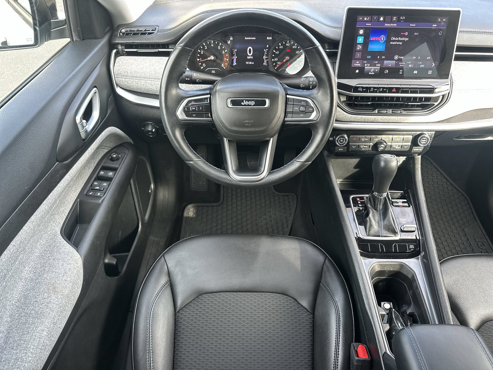 Used 2022 Jeep Compass Latitude w/ Sun and Sound Group AWD/4WD image 17