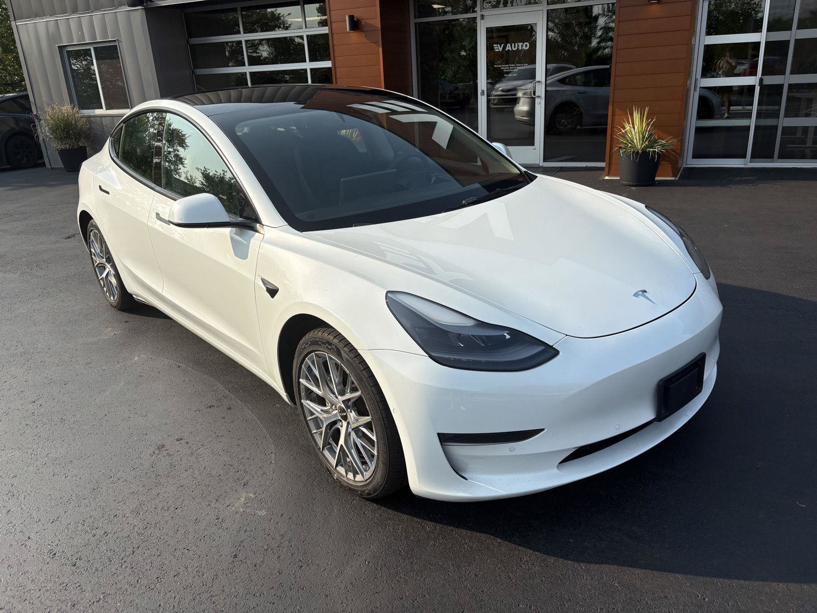 Used 2022 Tesla Model 3 Long Range AWD/4WD image 2