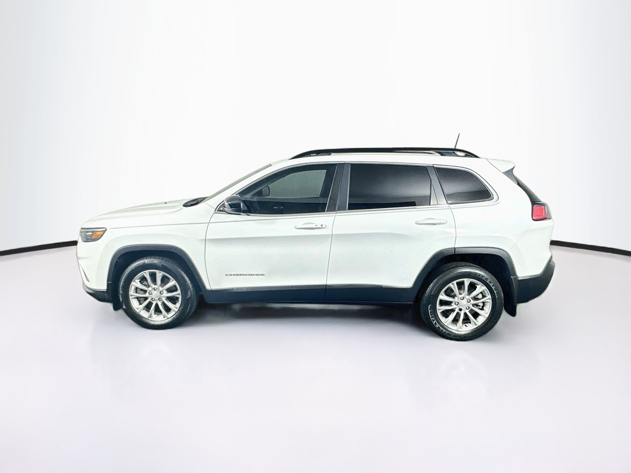 Used 2022 Jeep Cherokee Latitude Lux FWD image 4