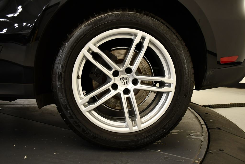 Certified 2023 Porsche Macan Turbo image 18