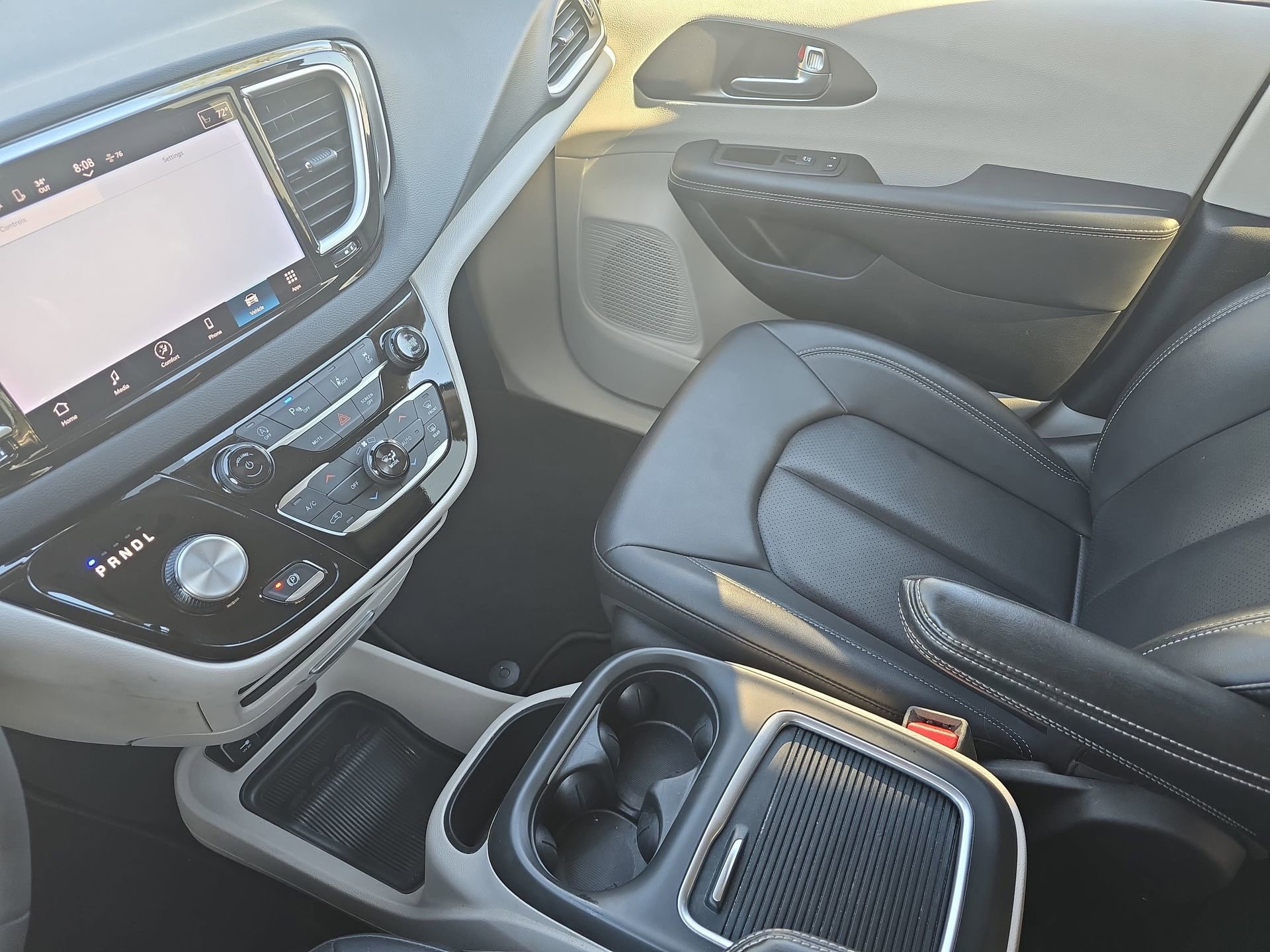 Used 2024 Chrysler Pacifica Touring-L FWD image 25