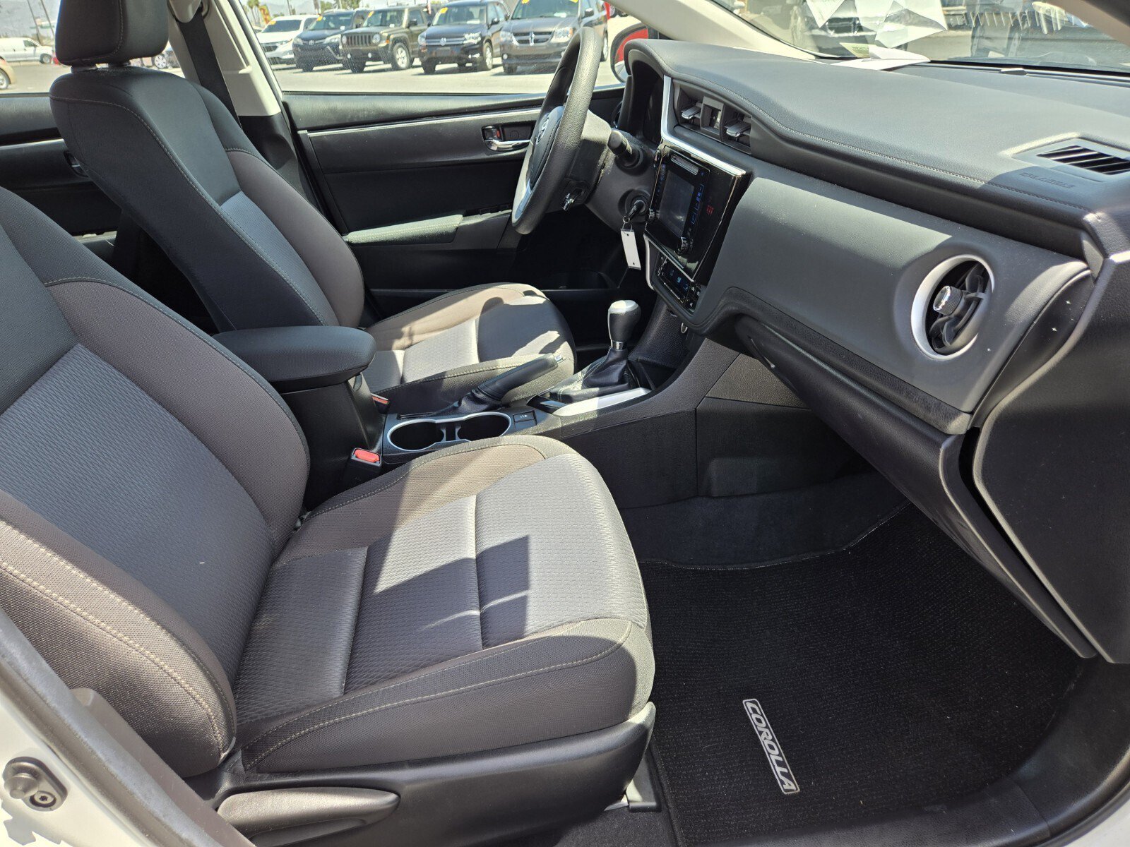 Used 2018 Toyota Corolla LE w/ Carpet Mat Package (TMS) FWD image 12