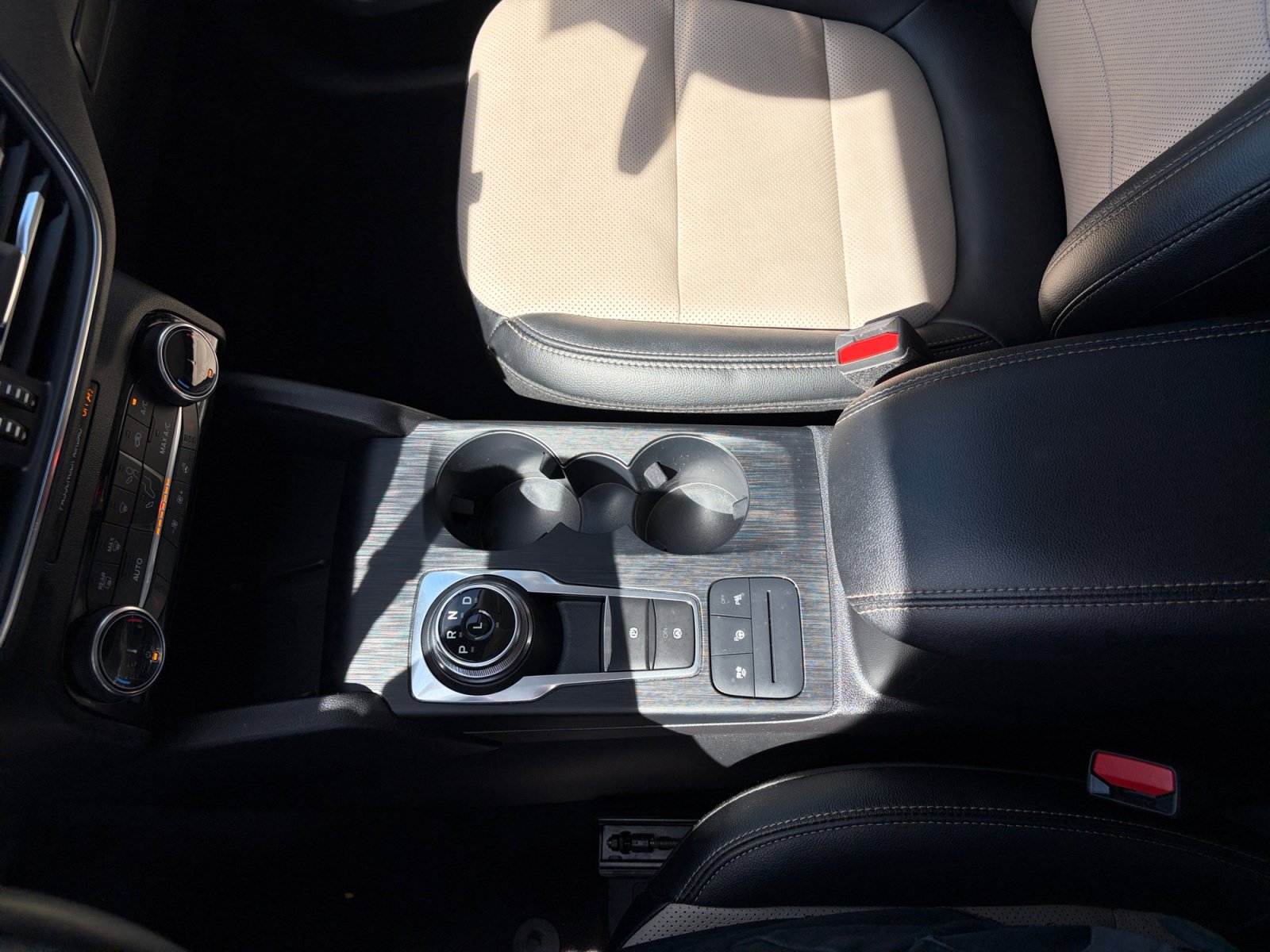 Used 2022 Ford Escape Titanium w/ Titanium Elite Package AWD/4WD image 16