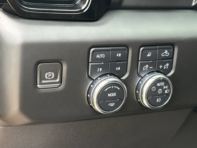 Used 2023 GMC Sierra 1500 AT4 w/ Technology Package AWD/4WD image 23