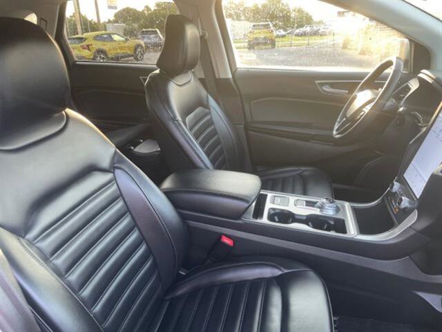 Used 2024 Ford Edge SEL image 9