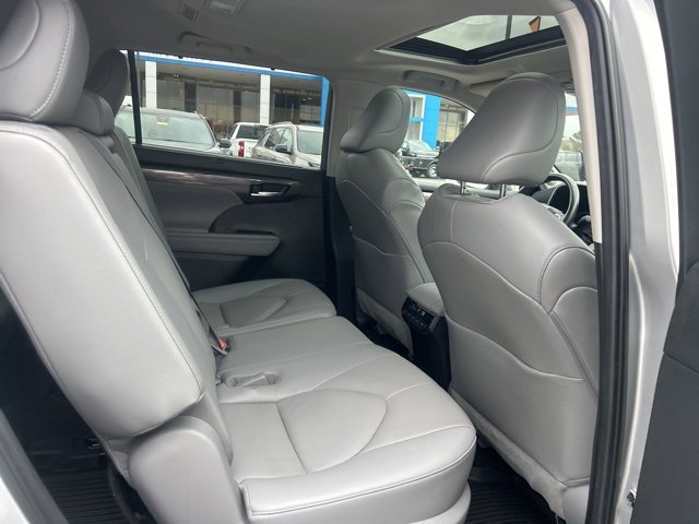 Used 2023 Toyota Highlander Limited image 33