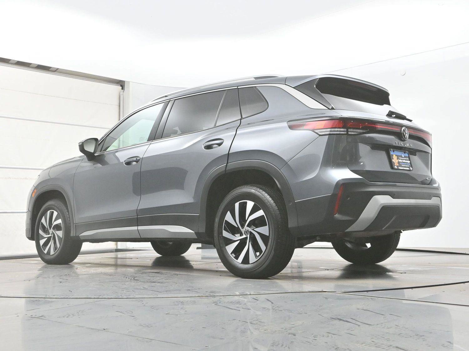 Certified 2025 Volkswagen Tiguan S image 28