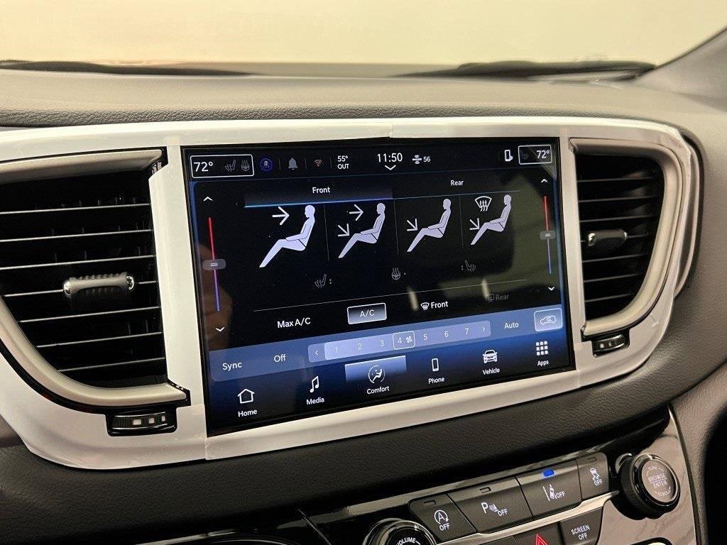 New 2026 Chrysler Voyager LX image 15