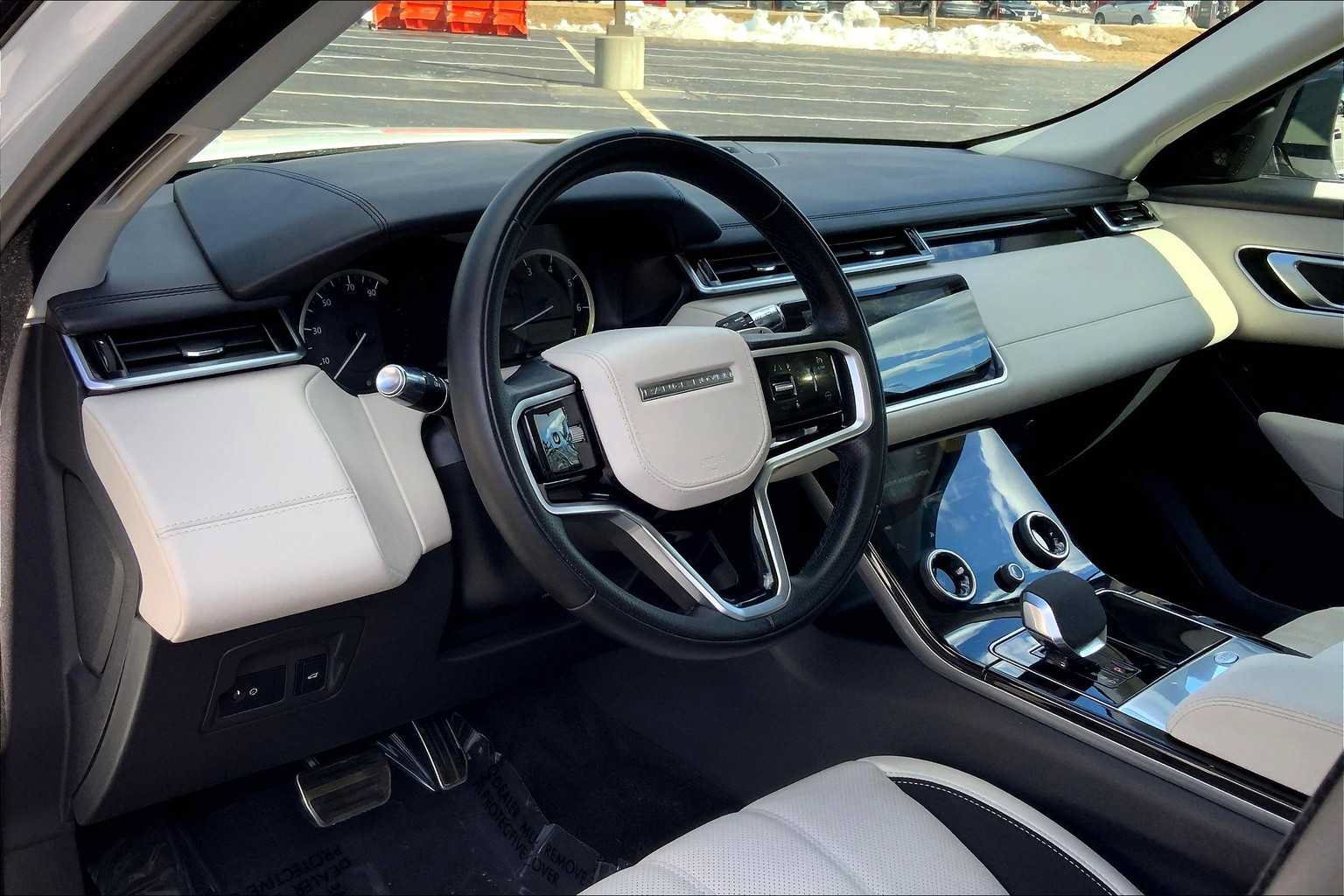 Certified 2022 Land Rover Range Rover Velar R-Dynamic S AWD/4WD image 17