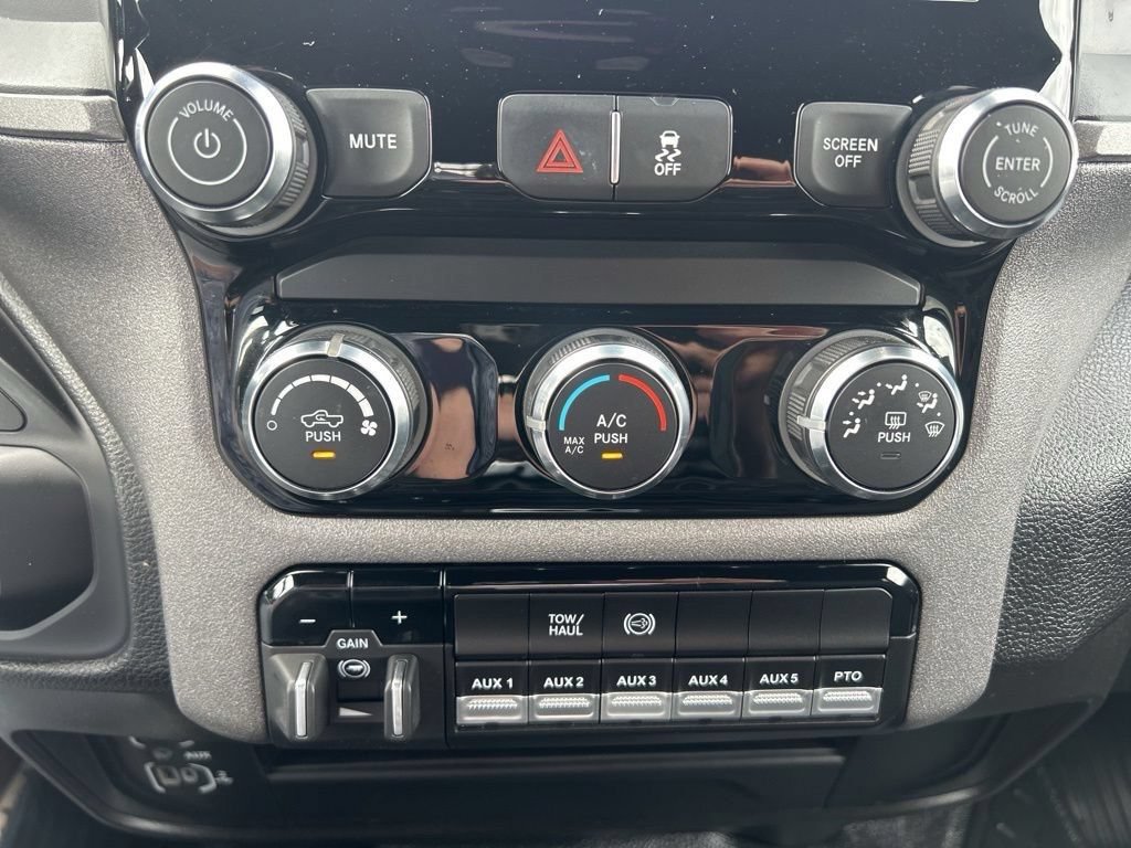 Used 2026 RAM 5500 Tradesman AWD/4WD image 13