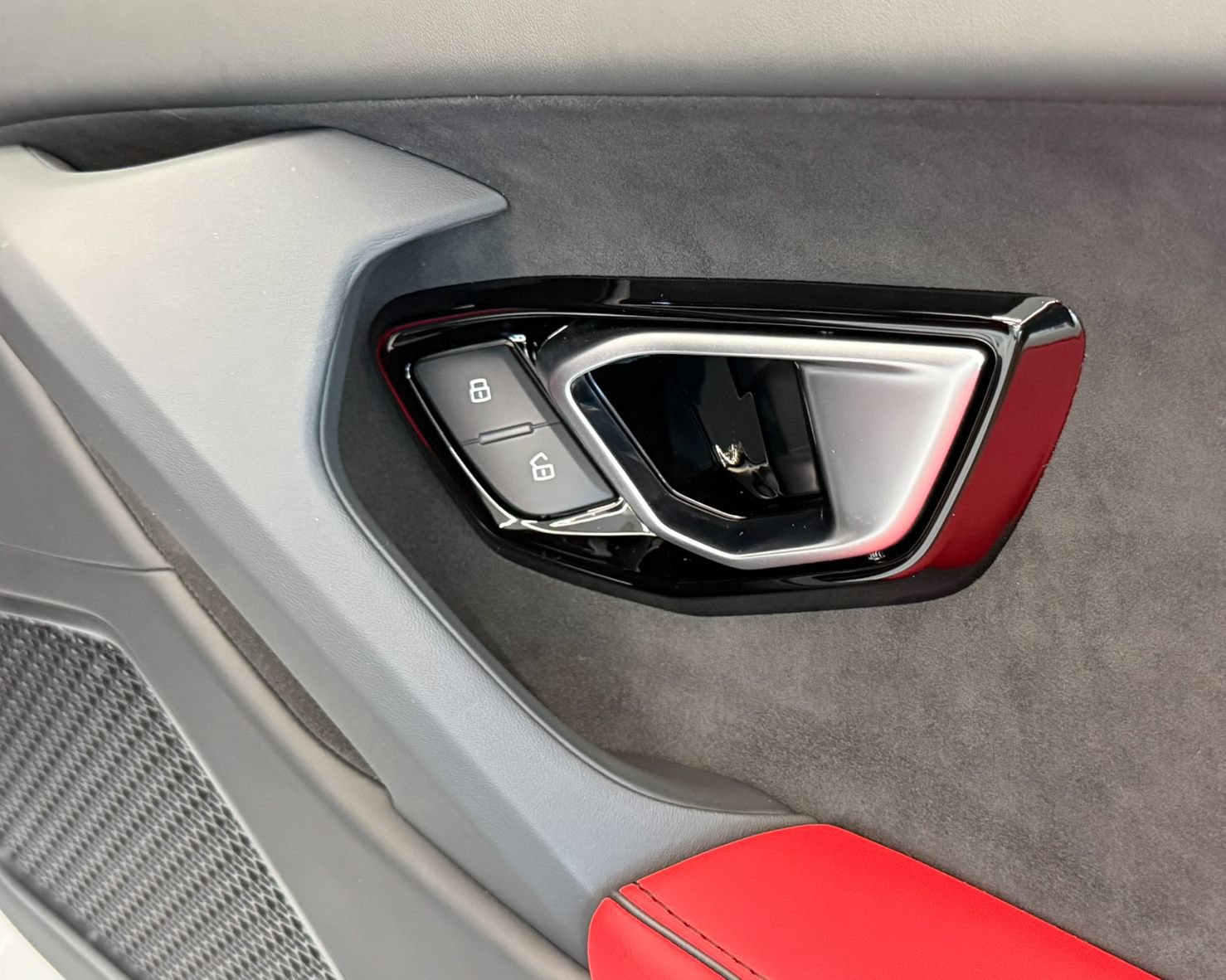 Used 2022 Lamborghini Huracan EVO RWD image 34