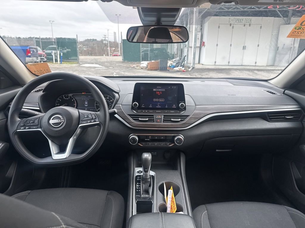 Used 2025 Nissan Altima 2.5 SV image 16