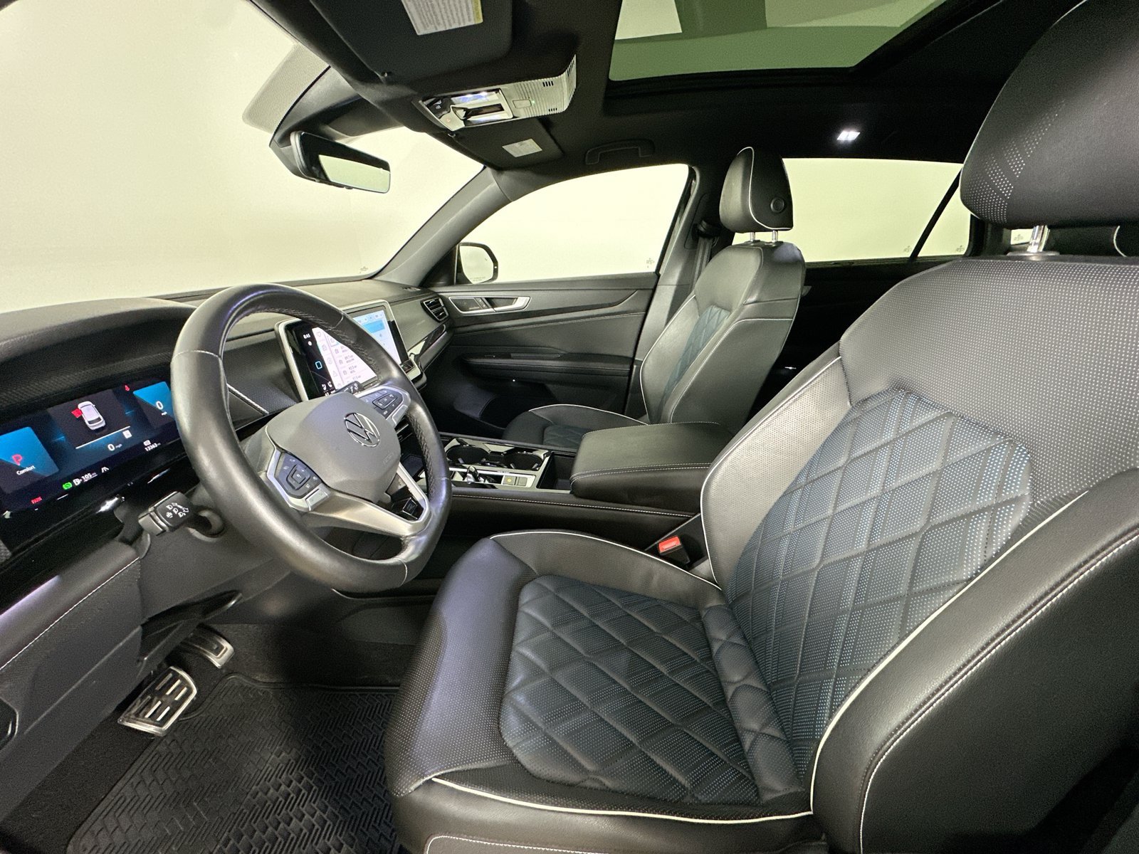 Certified 2026 Volkswagen Atlas Cross Sport SEL Premium R-Line AWD/4WD image 31
