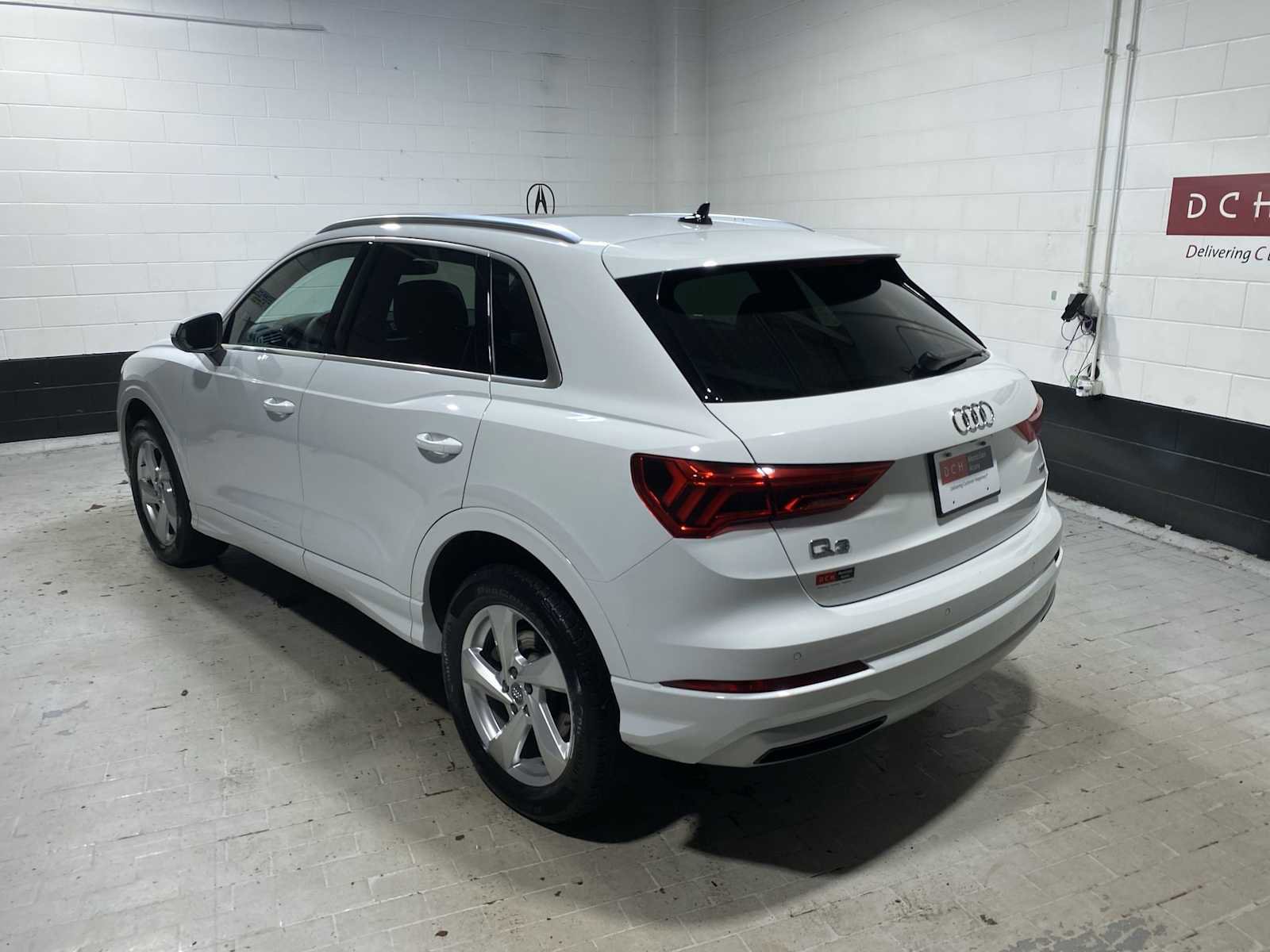 Used 2019 Audi Q3 2.0T Premium AWD/4WD image 4