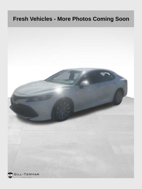 Used 2018 Toyota Camry LE FWD image 1