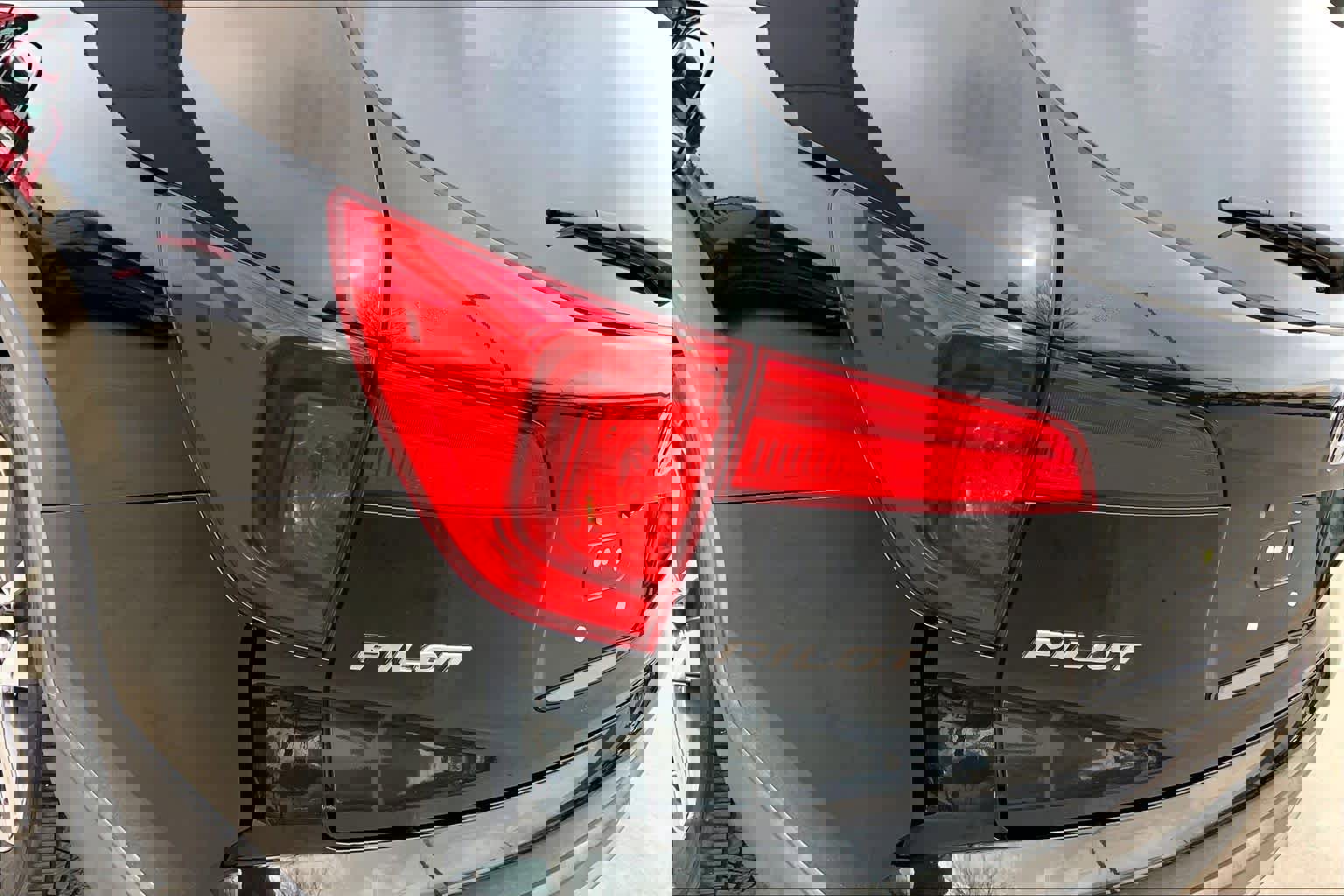 Used 2016 Honda Pilot Touring image 28