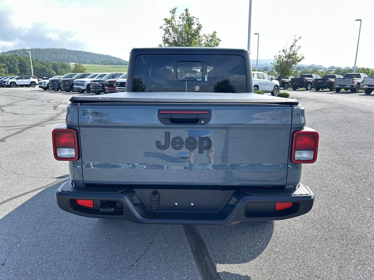 Used 2025 Jeep Gladiator Sport AWD/4WD image 6