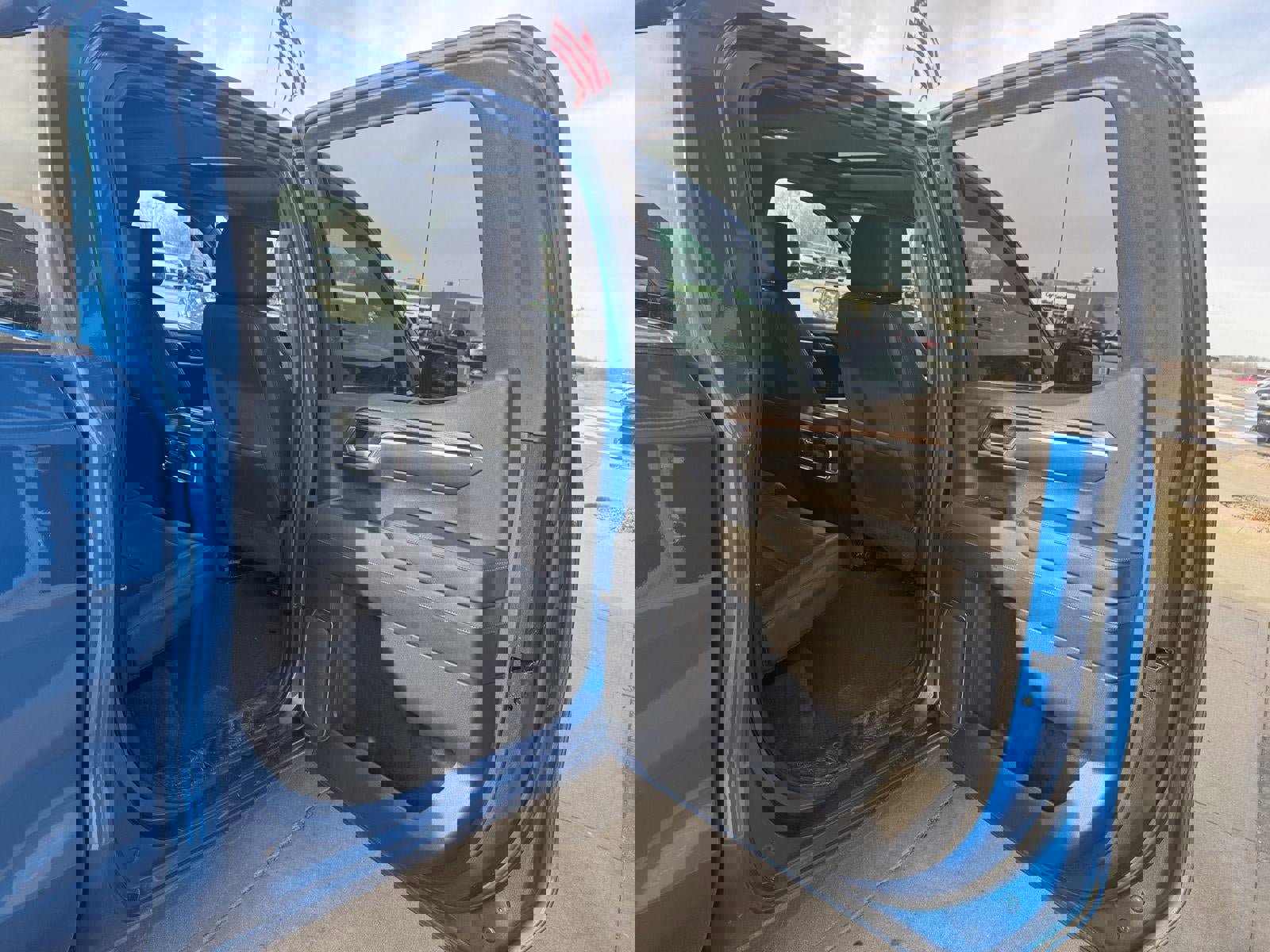 Used 2022 Chevrolet Silverado 1500 LTZ image 24