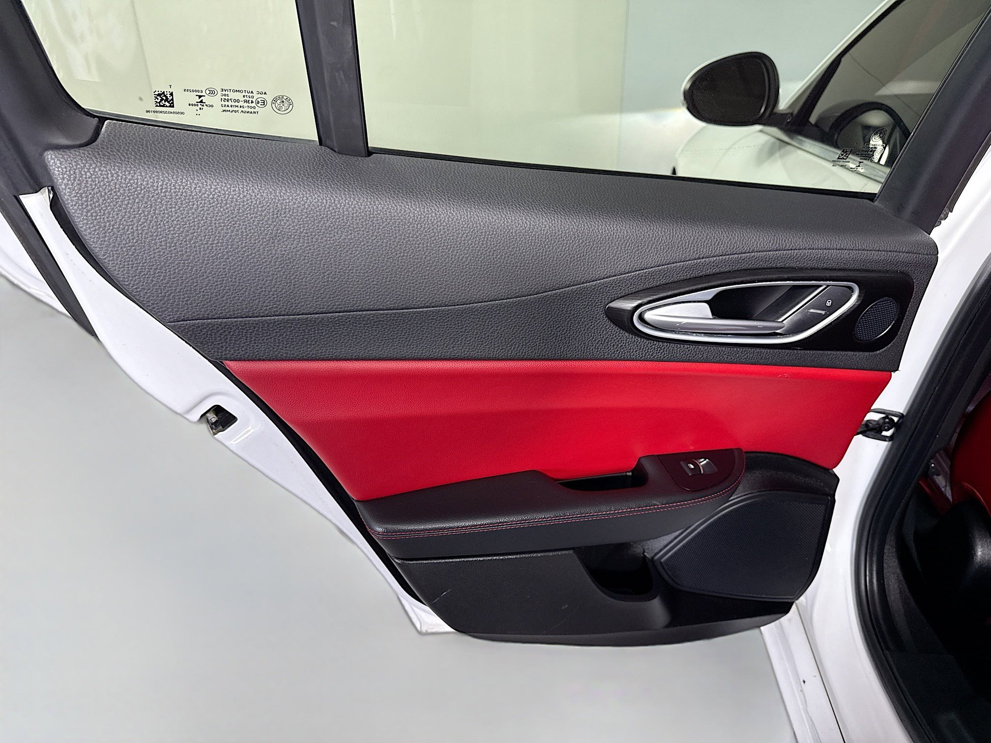 Used 2017 Alfa Romeo Giulia Base image 26