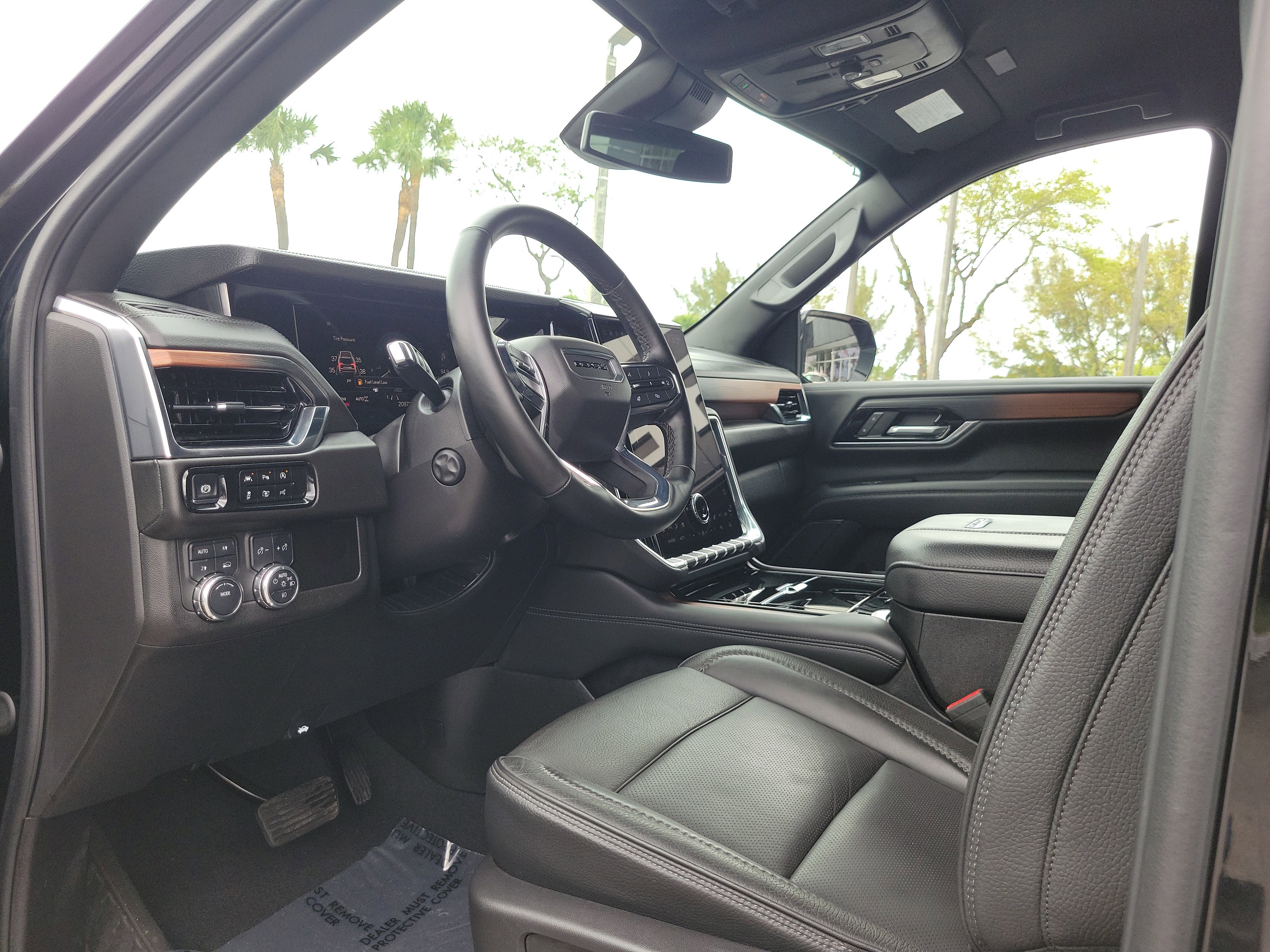 Used 2025 GMC Yukon Denali image 9