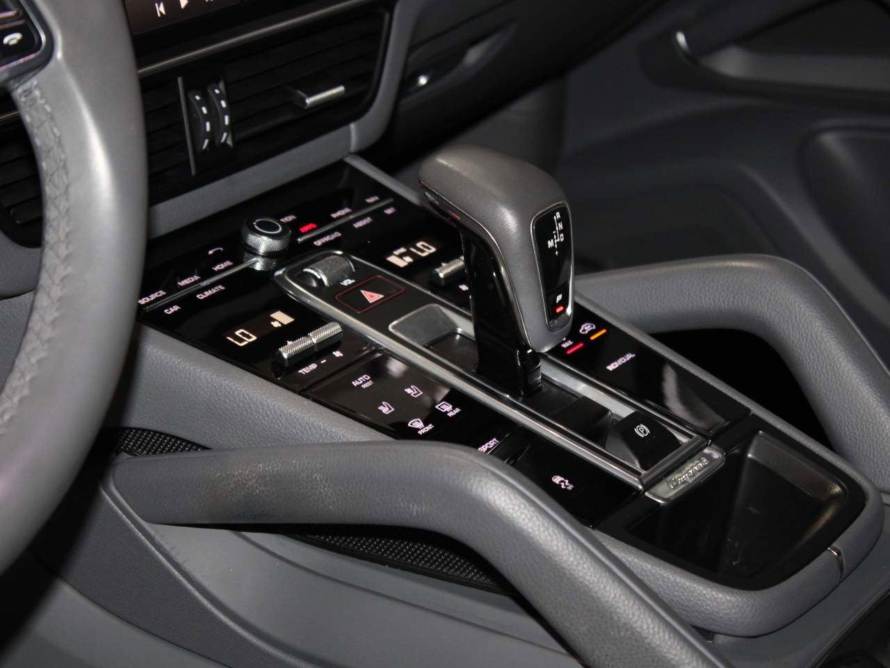 Used 2022 Porsche Cayenne image 12