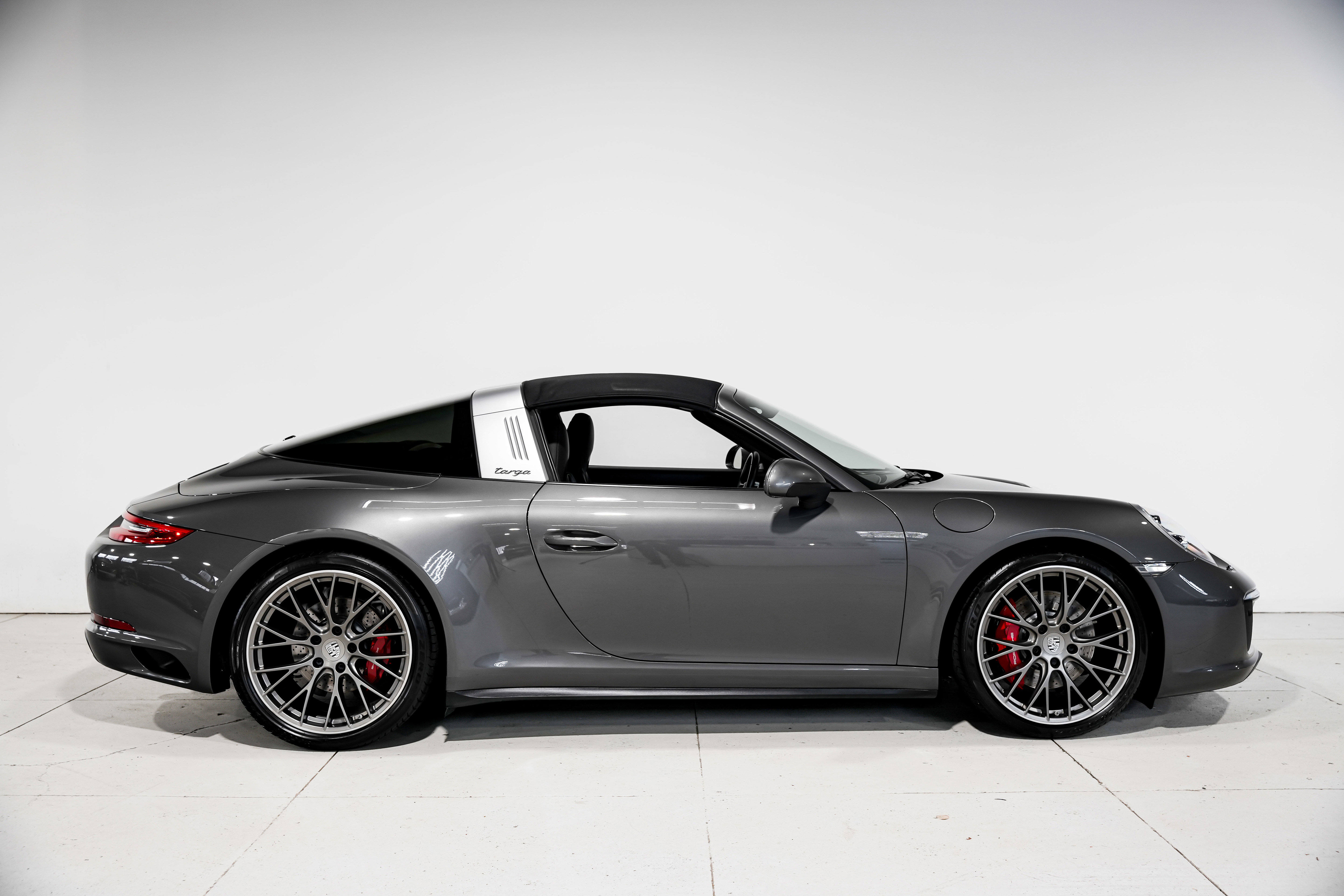 Used 2017 Porsche 911 Targa 4S image 2
