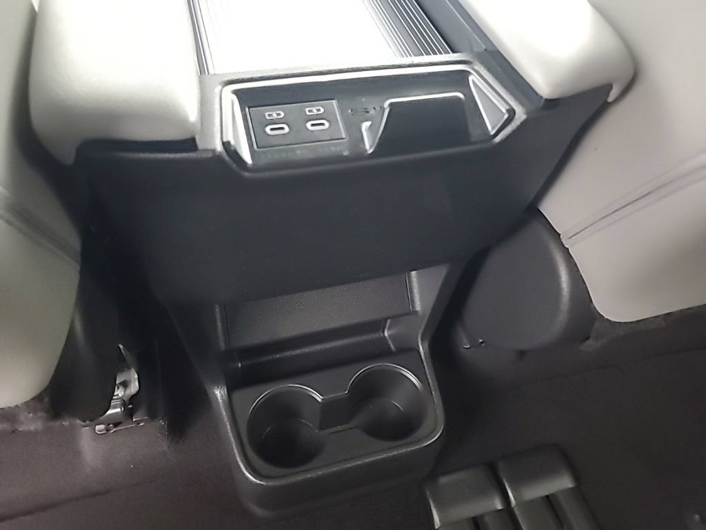Used 2025 Toyota Sienna XLE FWD image 24