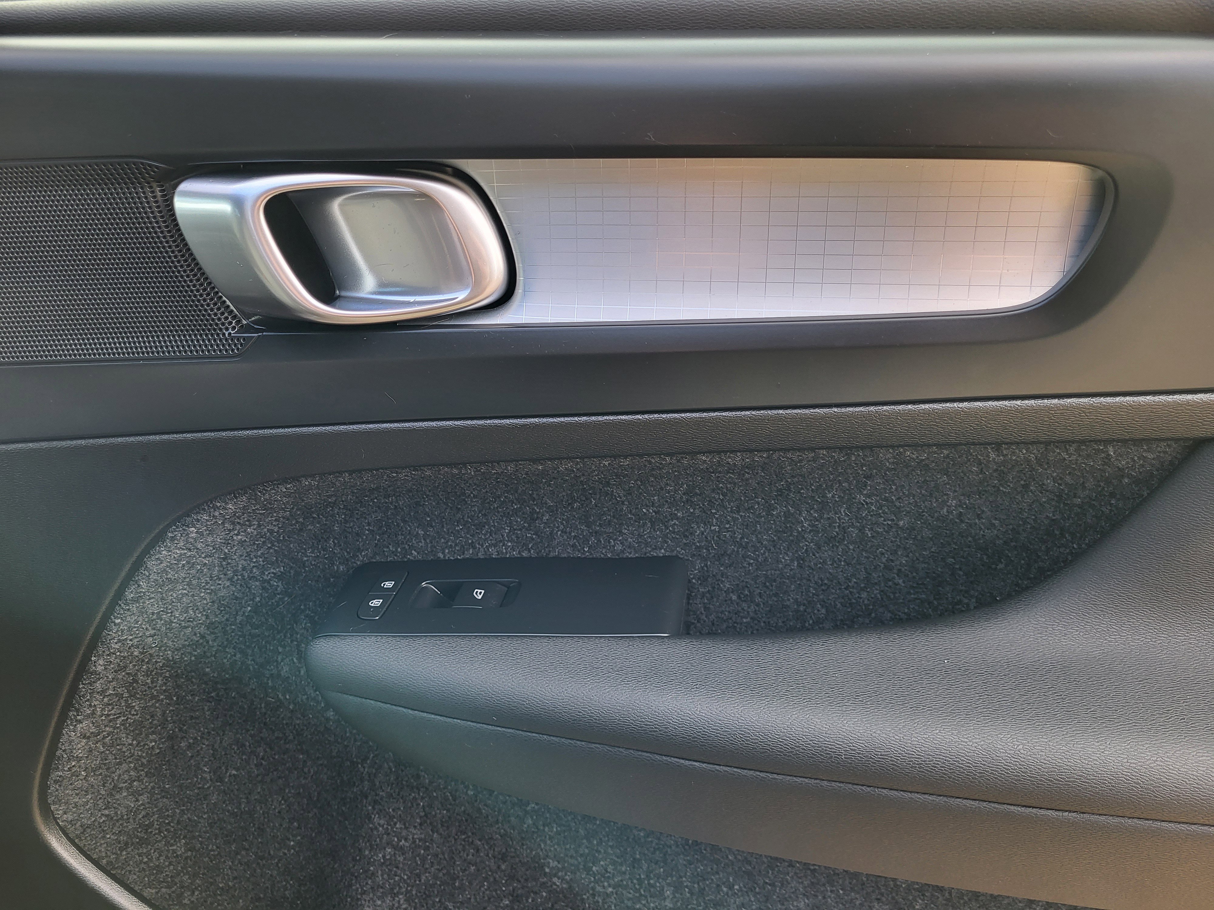 Used 2023 Volvo XC40 B5 Core image 15