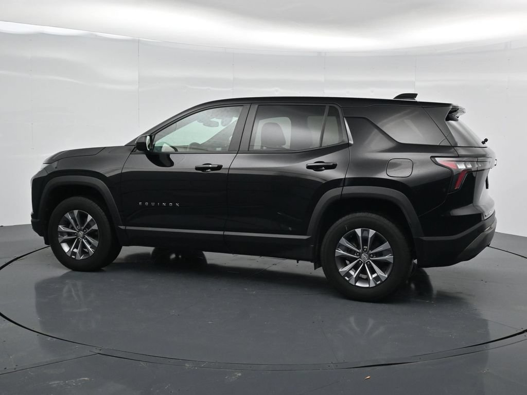 Used 2026 Chevrolet Equinox LT w/ Convenience Package II FWD image 5