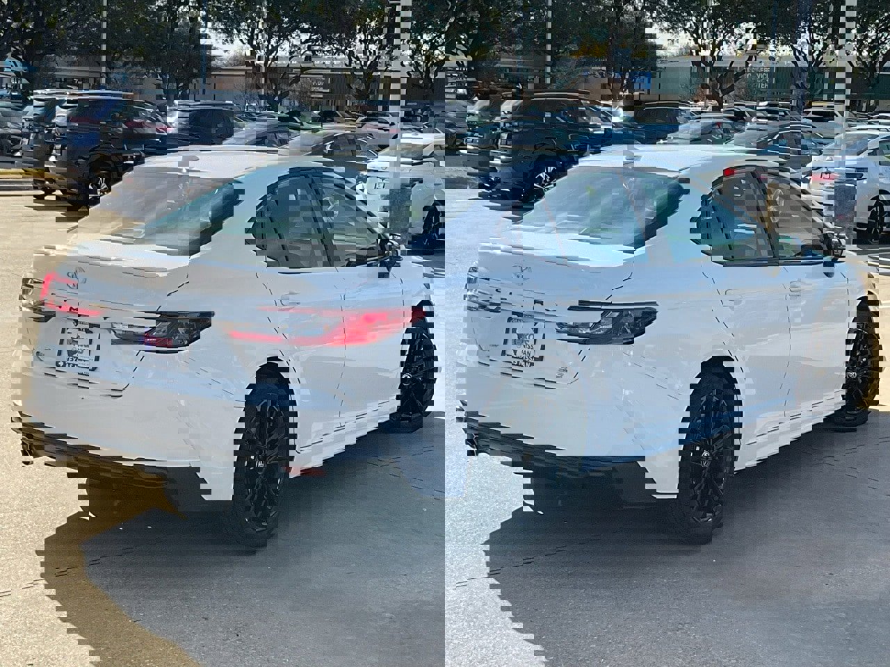 Used 2025 Toyota Camry SE image 5